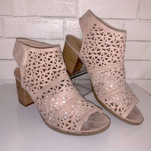 Seychelles Virgo Laser Cut Block Heel Sandal Size 10